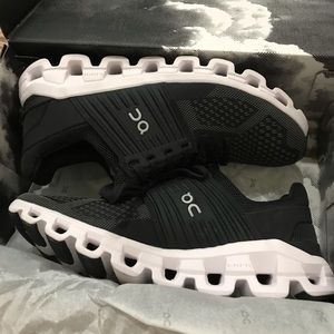 brand new on cloud womens running shoe